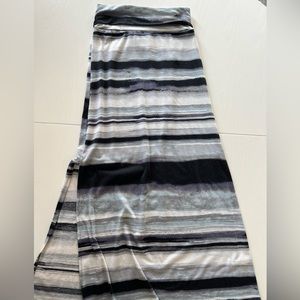 Maxi skirt with side slit